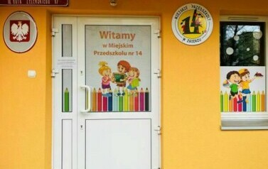 zdjęcie wejścia do przedszkola