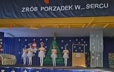 Tańczące aniołki z lampionami